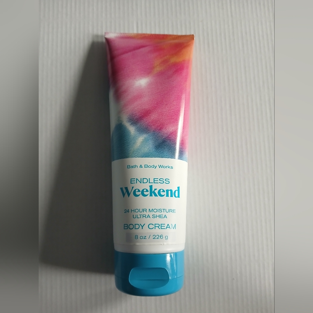 Bath & Body WorksEndless Weekend 24 Hour Moisture Ultra Shea Body Cream 8oz